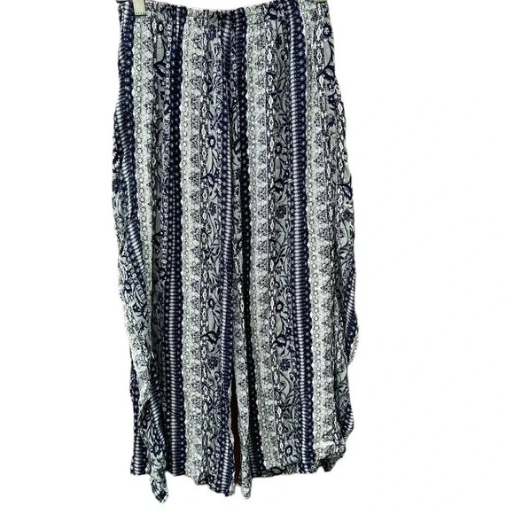 Style &Co women's PP (0-2) cropped lightweight blue and white pants - Picture 3 of 4